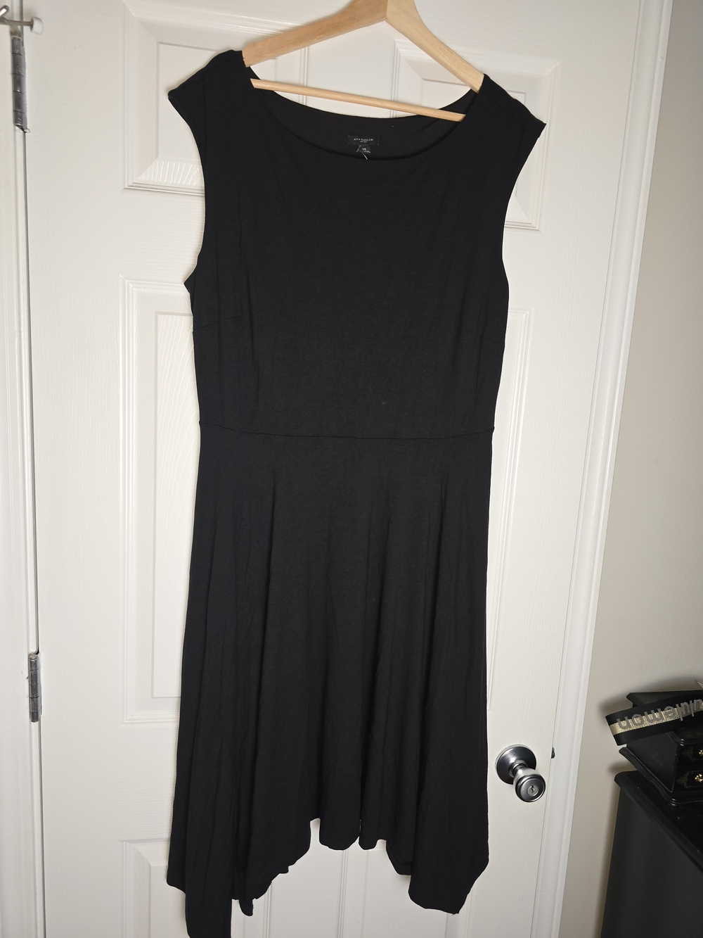 Ann Taylor Black Sleeveless Fit & Flare Dress With Flowy Sharkbite Hemline 14